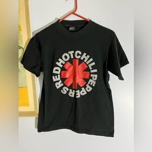 Red Hot Chili Peppers graphic tee on saad tag